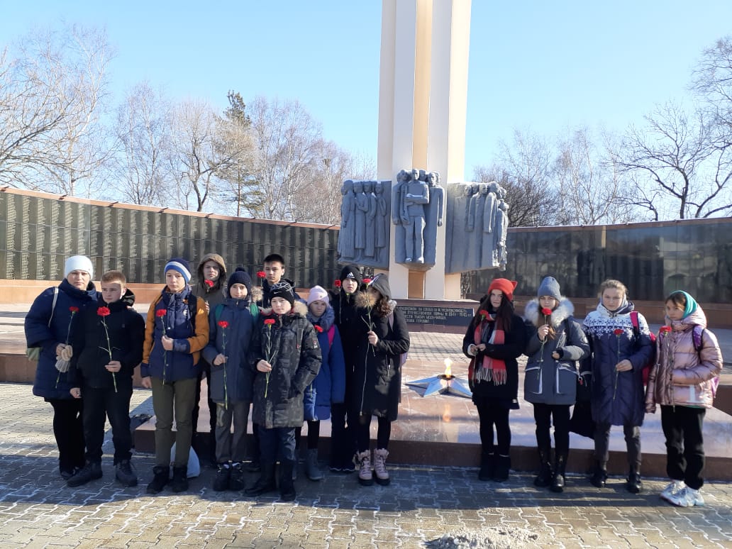Церемония возложения цветов.